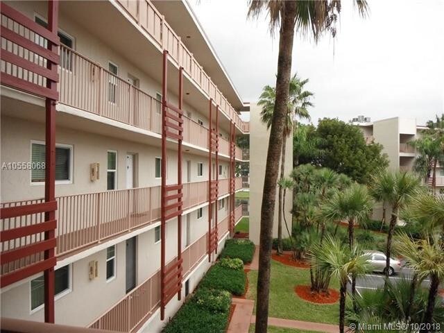 Building Photo - 2106 S Cypress Bend Dr