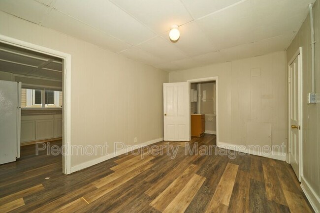 Building Photo - 329 W Locust St