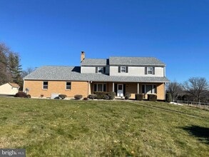 Building Photo - 1306 Hawthorne Ln