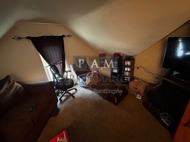 Foto del edificio - 823 Yout St