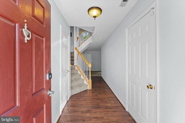 Building Photo - 2204 Commissary Cir
