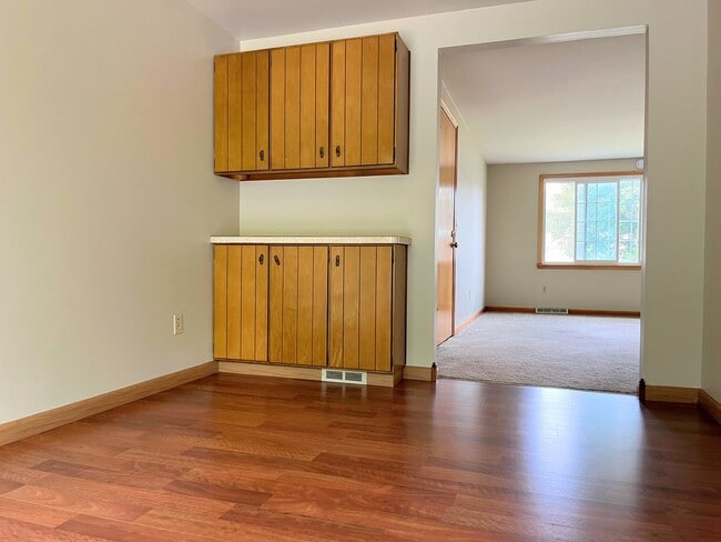 Building Photo - 45 Oakridge Dr