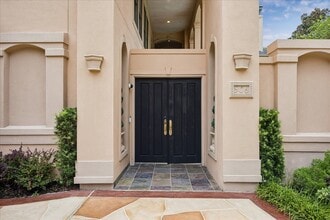 Building Photo - 906 Peachwood Bend
