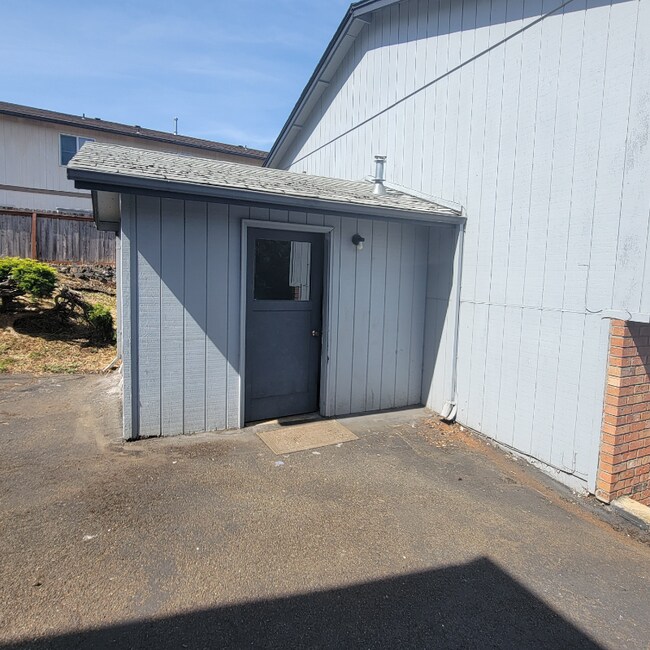 Foto del edificio - 1043 Lookingglass Rd