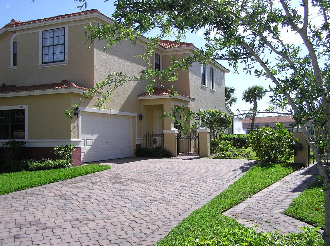 Foto principal - 15493 Summit Place Cir