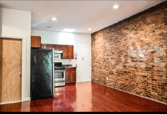 Building Photo - 115 Carlton Ave