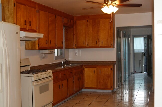 Kitchen - 4019 E 16th St