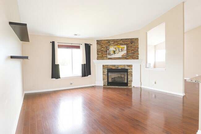 Foto del edificio - 1051 Park Hill Cir