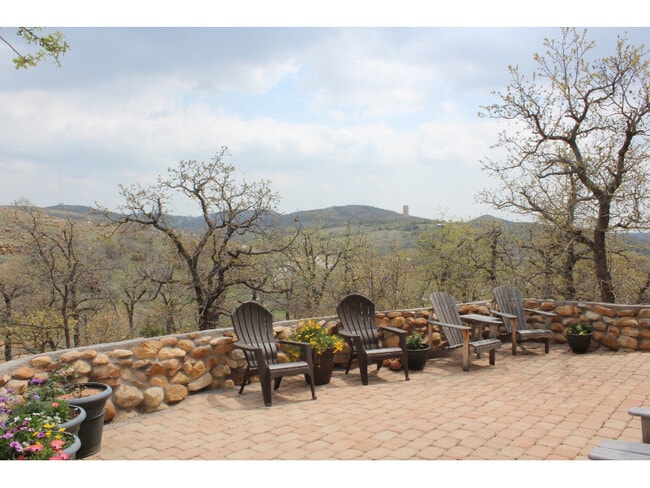 Building Photo - Beautiful home in Medicine Park !!