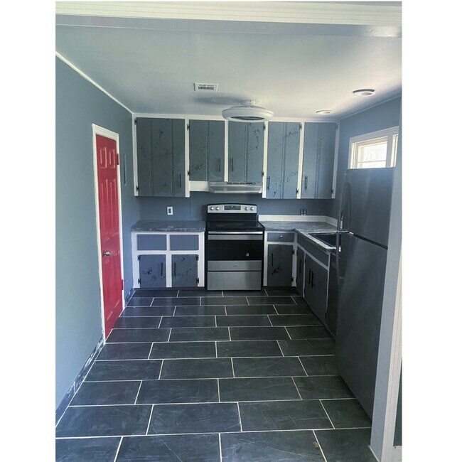 Building Photo - 4561 Meadowhill Dr