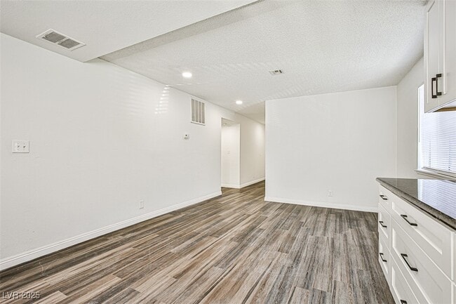 Foto del edificio - 4718 Elk Springs Ave