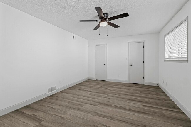 Foto del edificio - 2404 Kentfield Ln