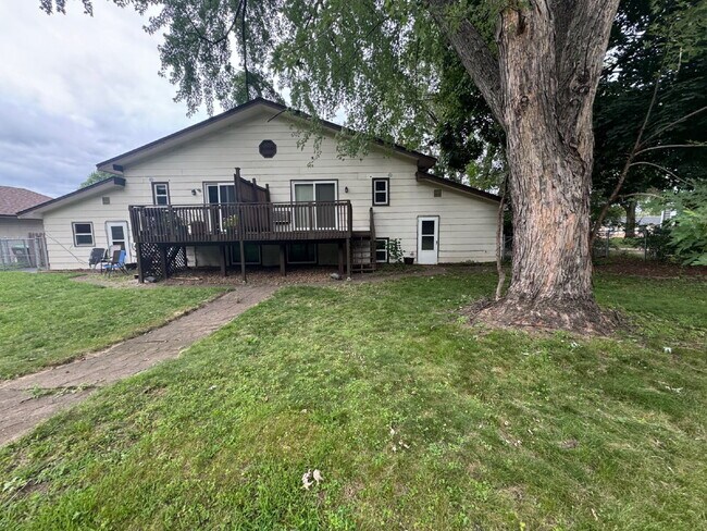 Foto del edificio - 9732 Pleasant Ave S