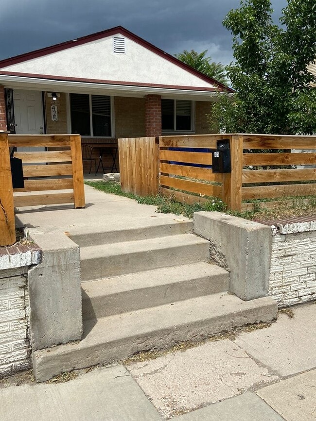 Cute & Cozy Two Bedroom in Westwood! - Cute & Cozy Two Bedroom in Westwood! House