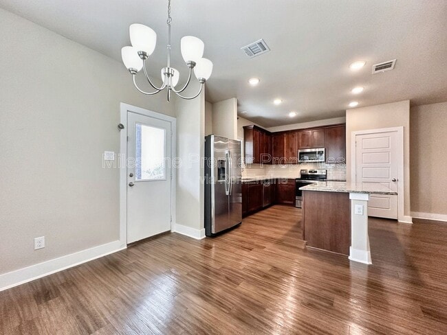 Foto del edificio - 3908 Ashton Dr