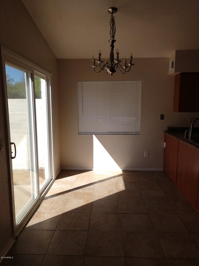 Building Photo - 921 W Laguna Dr