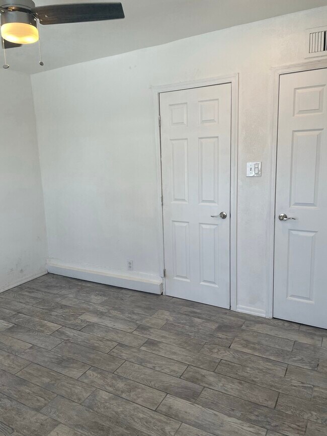 Building Photo - 2 bed 1 bath