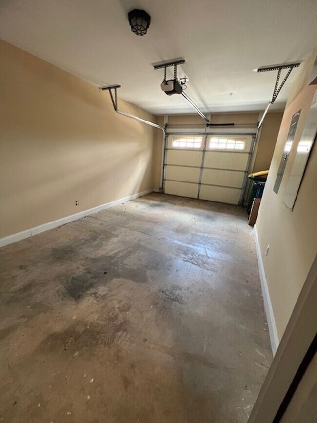 Foto del edificio - 2 bed 2.5 Condo- Great Location!