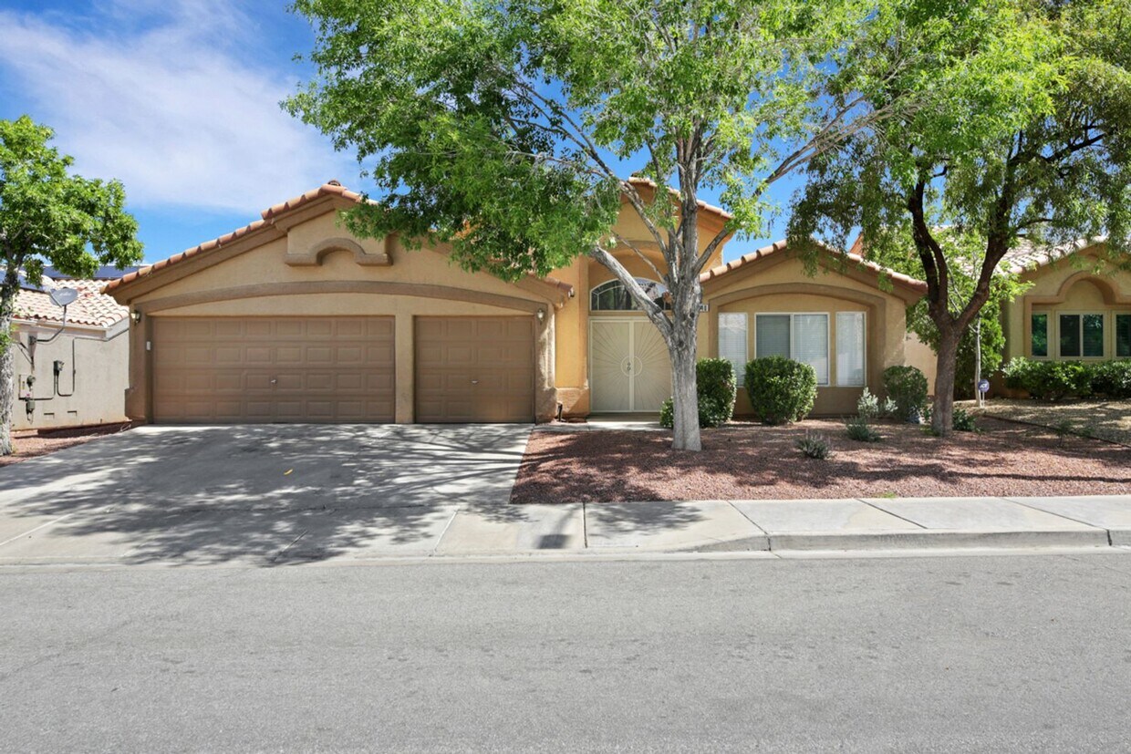 Primary Photo - Large single story in Henderson