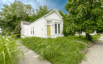 Building Photo - 2000 Wilson Ave
