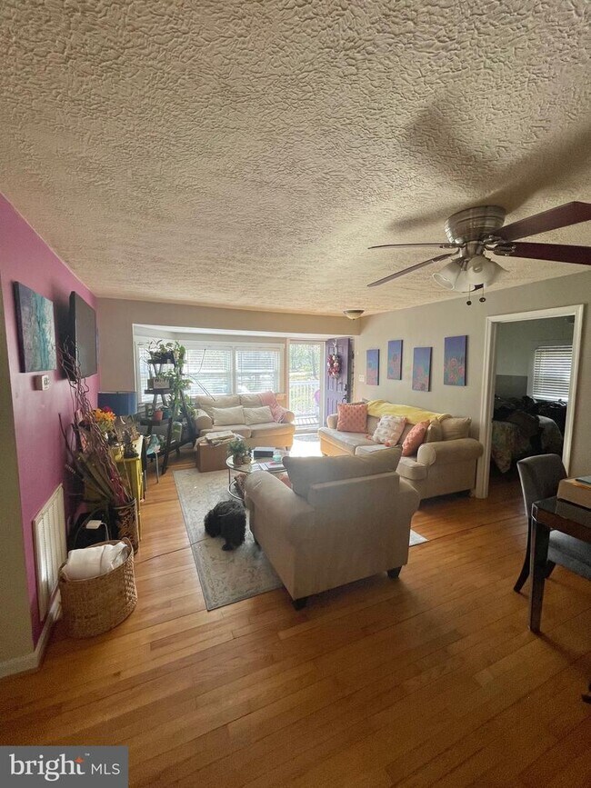 Foto del edificio - 140 Woodland Dr