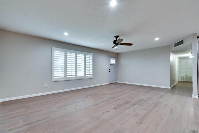 Building Photo - 1507 E Palo Verde St