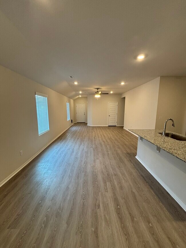 Building Photo - 2550 E Meramec St