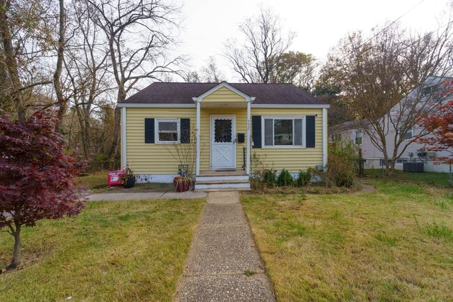 Photo - Quaint 2 Bedroom 2 Bath Cottage Style Home Near Rock Creek in Bethesda