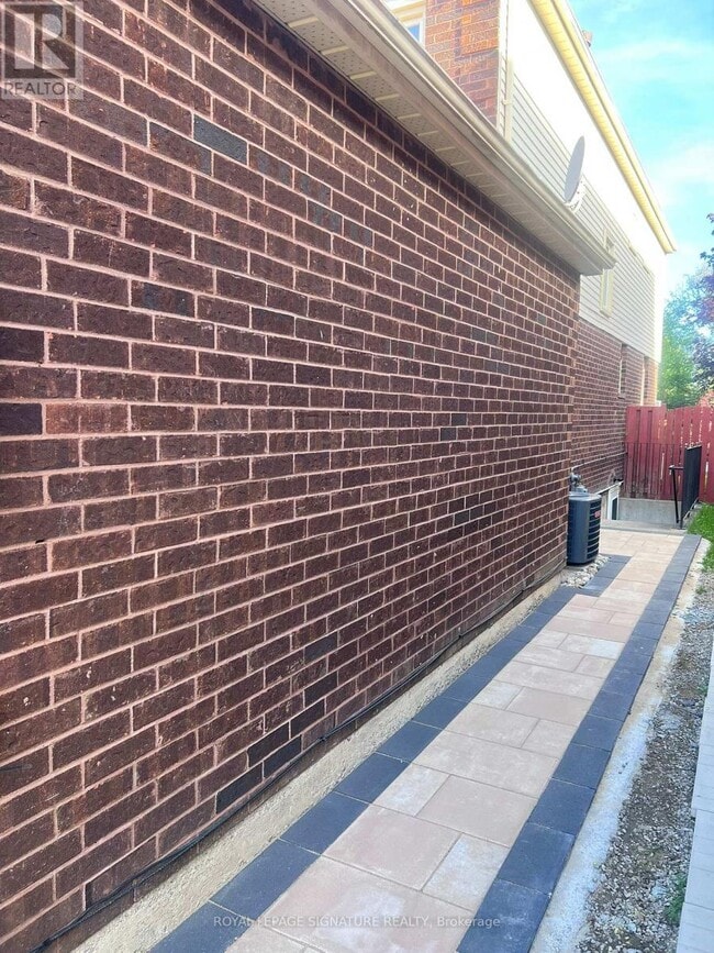 Building Photo - 211 Glen Hill Dr