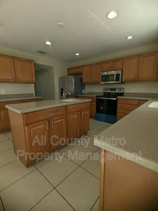 Building Photo - 5522 Sycamore Canyon Dr
