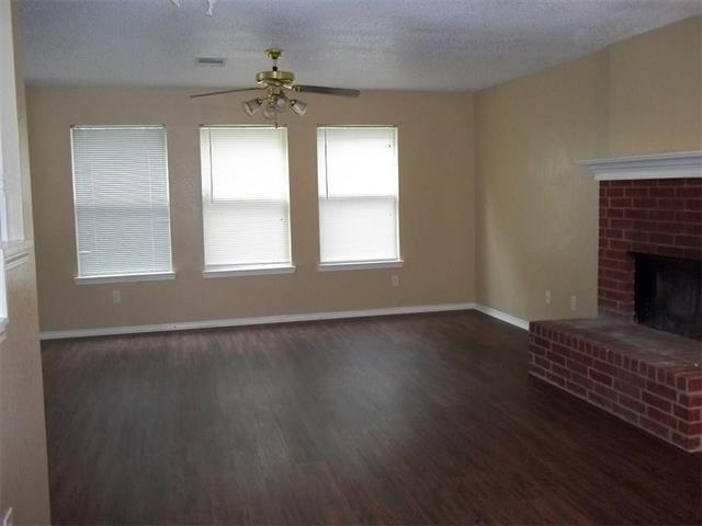 Building Photo - 213 Idle Creek Ln