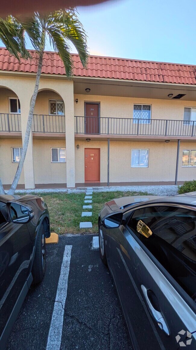Building Photo - 6048 Forest Hill Blvd