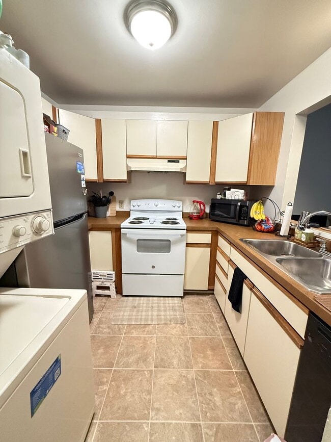 Building Photo - Jamestown Commons