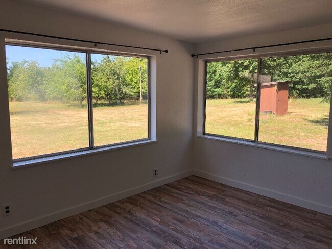Building Photo - 16210 Royal Ln