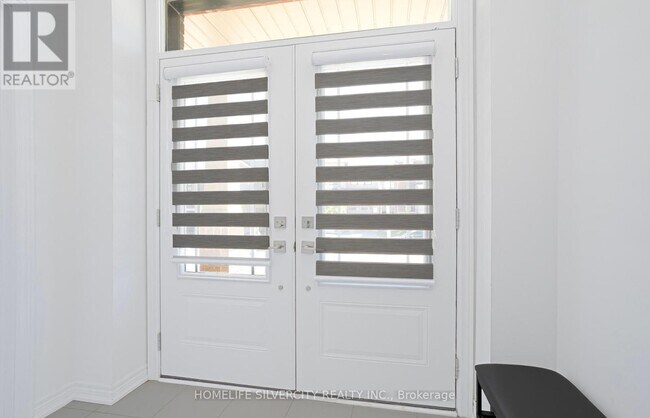 Building Photo - 12 Kingsbury Trl