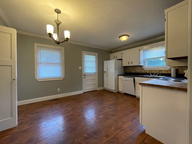 Building Photo - 162 Silver Dr