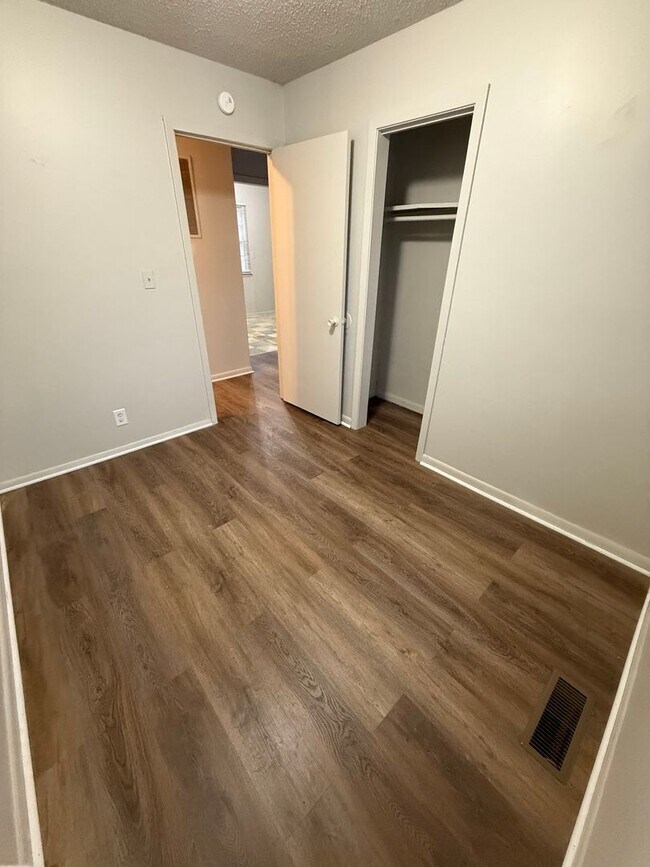 Building Photo - 3 Bedroom House on Large Corner Lot