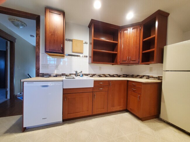 Kitchen - 422 5th St SE