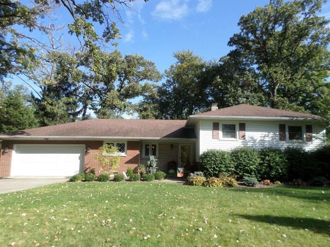413 Fairview Ave, Crown Point, IN 46307 House Rental in Crown Point