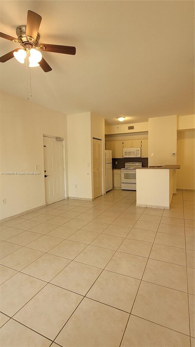 Foto del edificio - 7280 NW 114th Ave