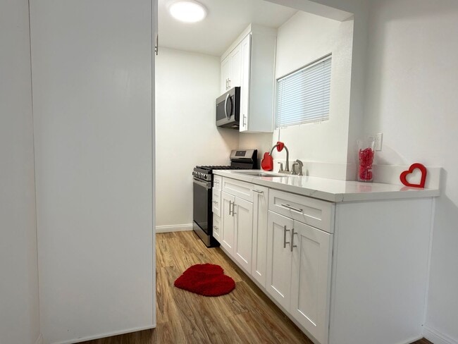 Building Photo - LB0167