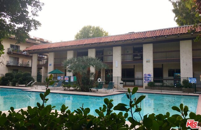 Foto del edificio - 5460 White Oak Ave