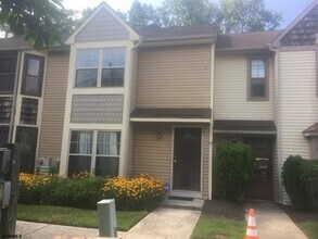 Building Photo - 15 Cambridge Townhouse Dr