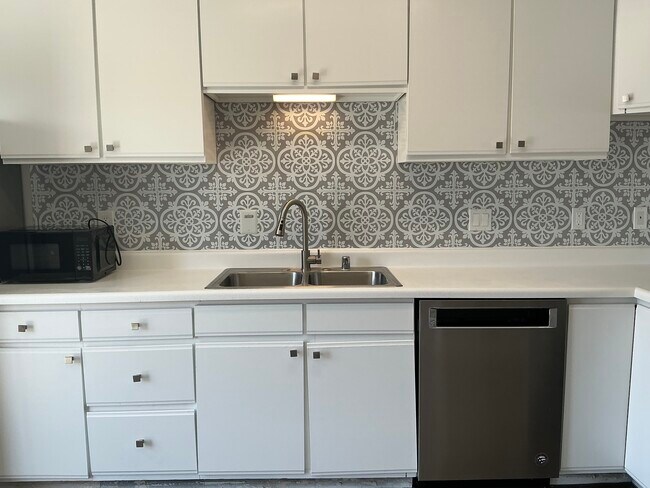 Building Photo - 922 Plumas St