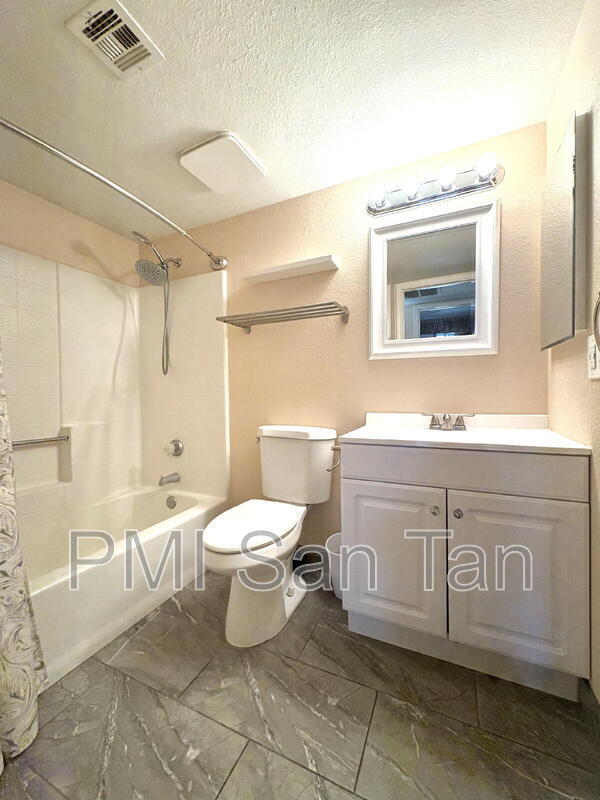 Foto del edificio - 2127 E 10th St