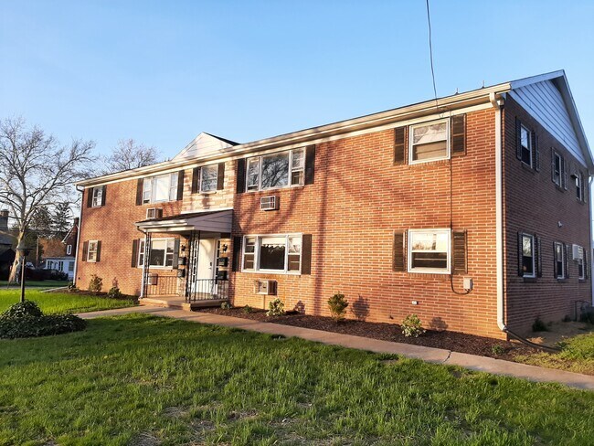 Building Photo - 17 S Kershaw St