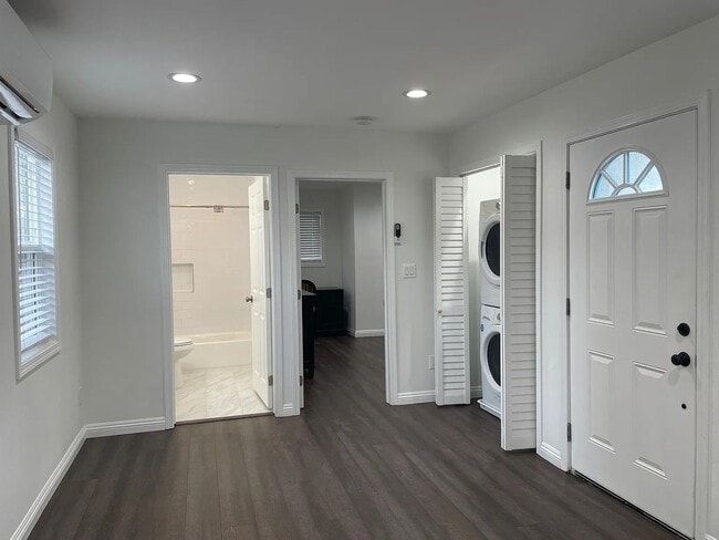 Building Photo - 11091 Violet Dr
