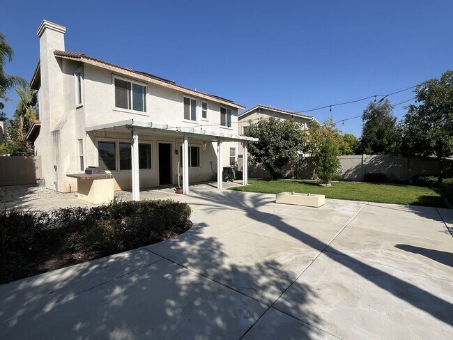 Foto del edificio - Beautiful 4 bedroom home in East Highlands...