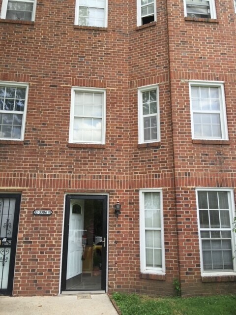 Building Photo - 3306 N Hilton St