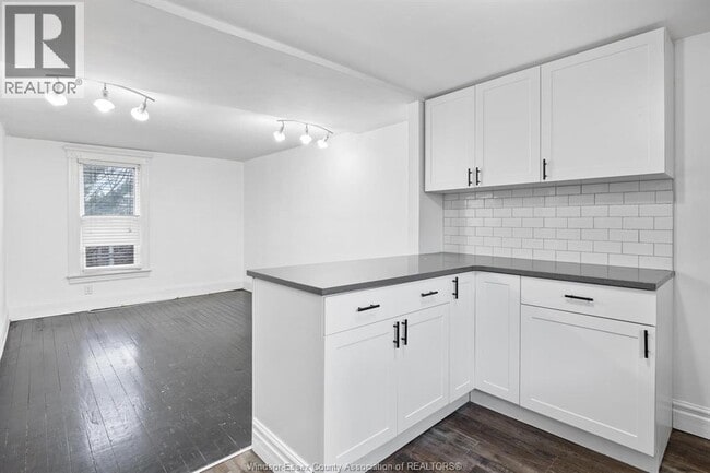 Building Photo - 835 Moy Ave